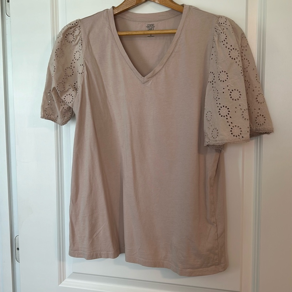 Women’s shirt size medium